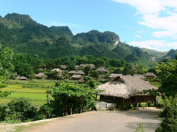Mai Chau Valley 2 days - Mai Chau Hoa Binh Tours