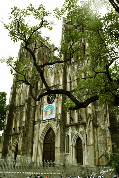 August comes to Hanoi's Church