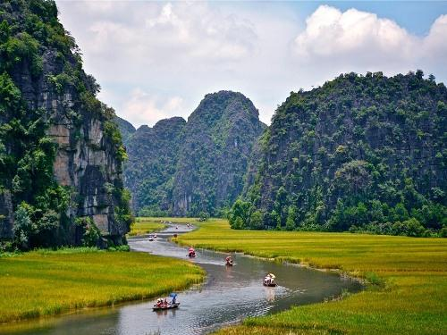 Nature in Ninh Binh – Tam Coc Bich Dong river landscape