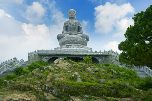 Figure 3: Phat Tich Pagoda with the giant Buddha statue