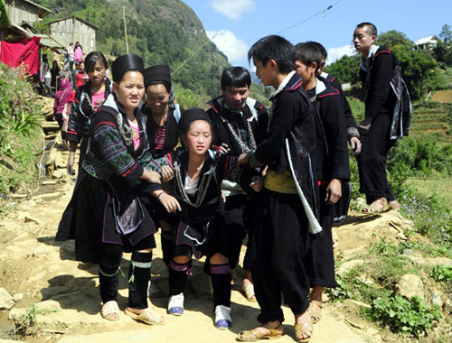 “Pulling spouse” a customized of Hmong marriage in north Vietnam