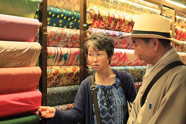Shopping in Hanoi - Vietnam highlights tour 2