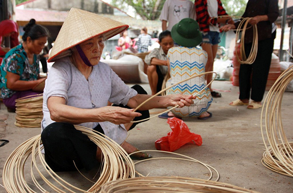 Chuong Conical Hat Making hanoi traditional villages
