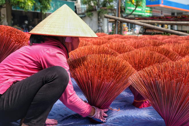 Quang Phu Cau Incense Making hanoi traditional villages